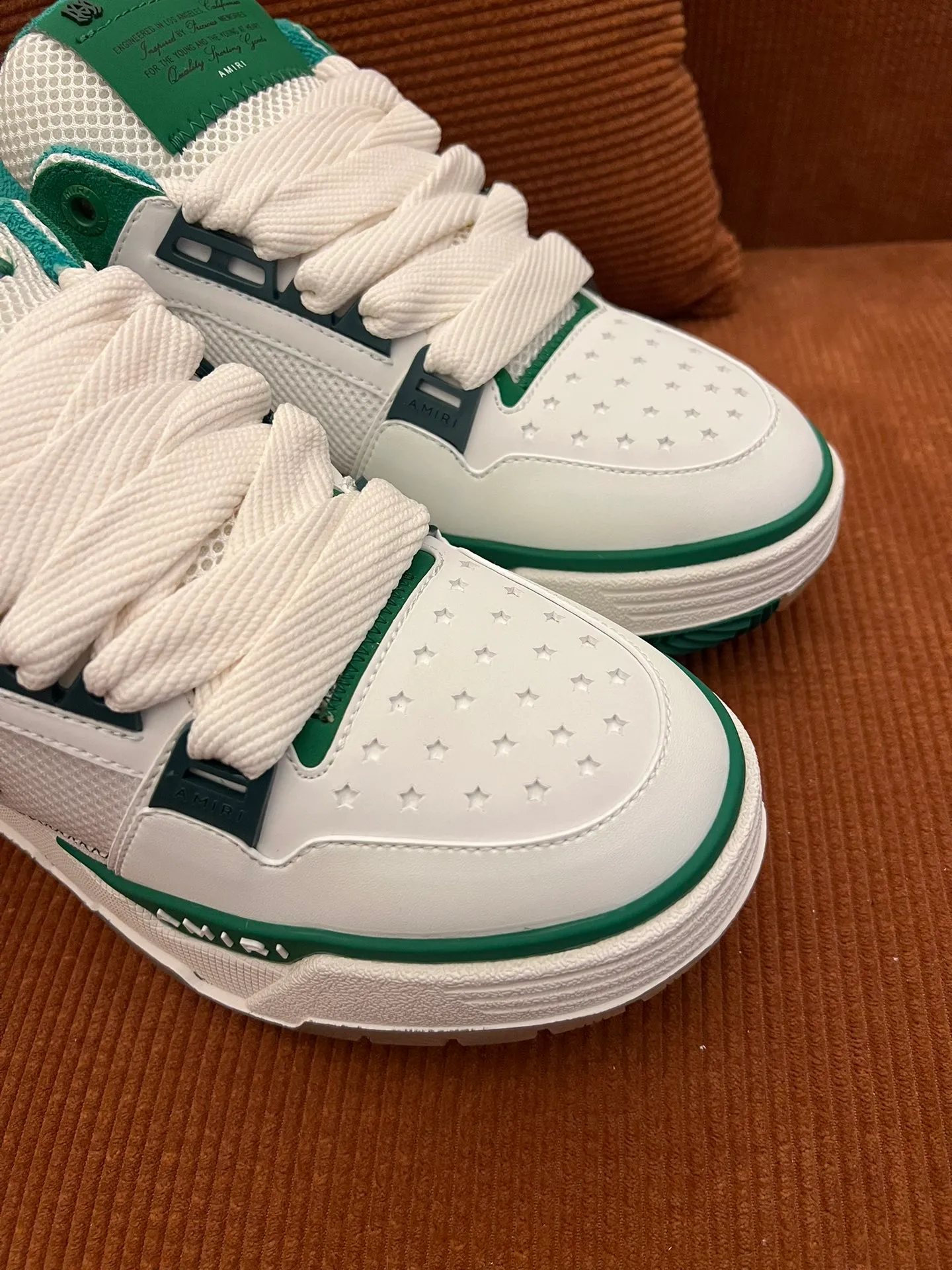p620💰Men's shoes Amiri Emile's 2023 spring and summer new MA-1 bread shoes, couple models, casual sports shoes, sneakers Amiri gave up the rock punk style in the new season and used a large number of unsaturated colors, Morandi tones, whether you see or wear them, it will make people very happy. The large tongue of the bread shoes continues, shortens the length of the shoe body, thickens the midsole, and the toe part is more rounded. Amiri's brand letters and MA logo appear on the side of the shoe. Fabric: Original customized imported first-layer cowhide + mesh. Lining: Original customized breathable towel lining. Outsole. Foam combination material. Bottom thickness: 4CM. Size: Men's 39-45